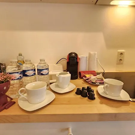 Urban Light Opening Onto A Terrace Daire *