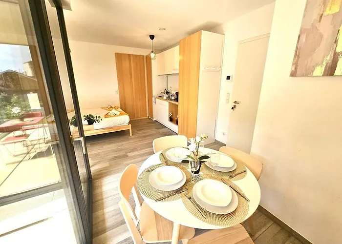 Appartamento Urban Light Opening Onto A Terrace *